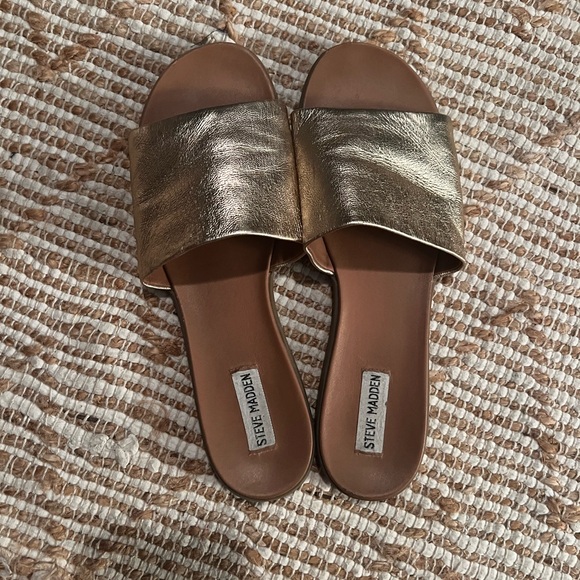 Steve Madden gold slides 11 - Picture 1 of 2